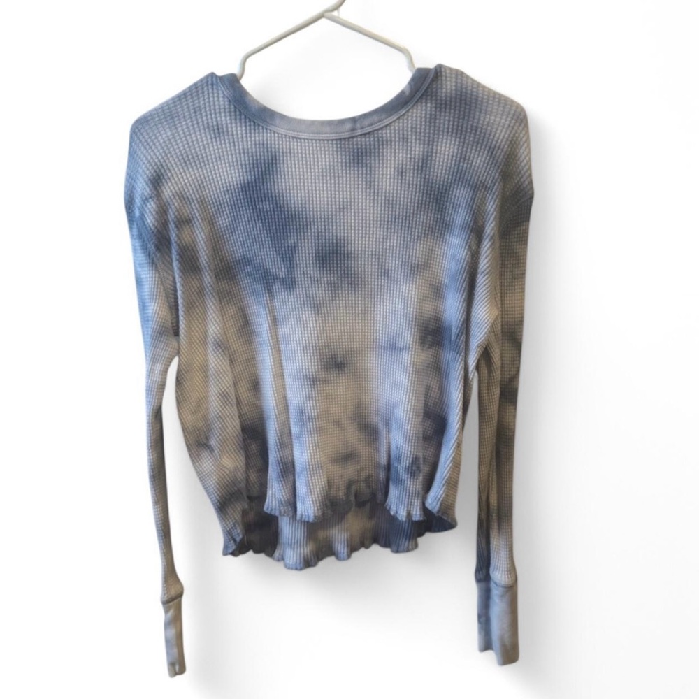 blue and white tie-dye ribbed long sleeve top